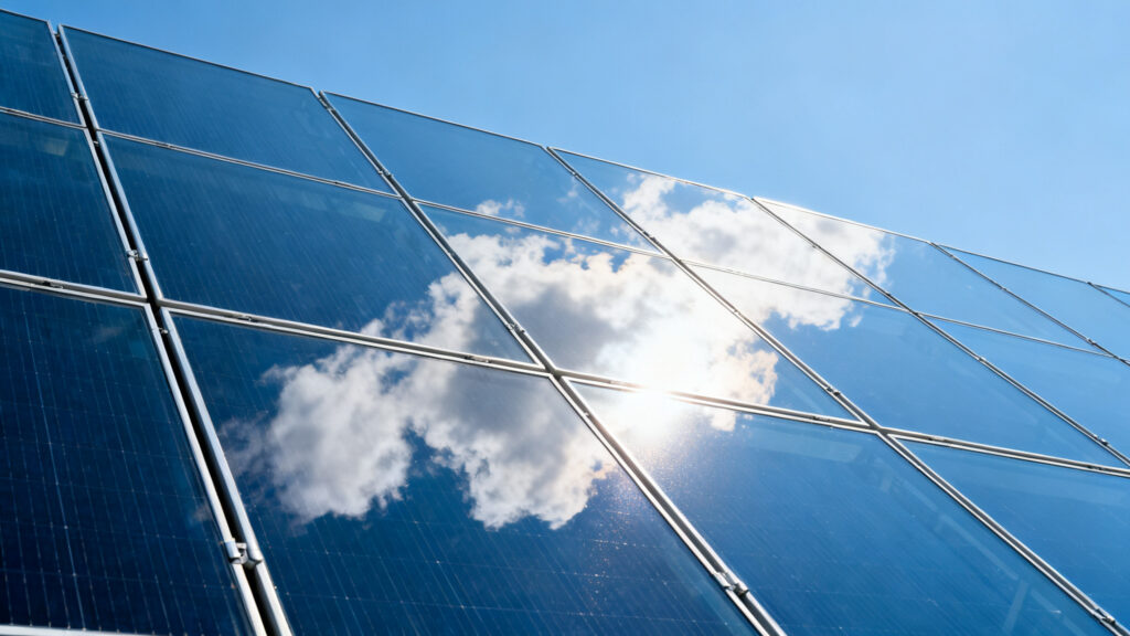 Panneaux photovoltaïques illustrant une énergie propre